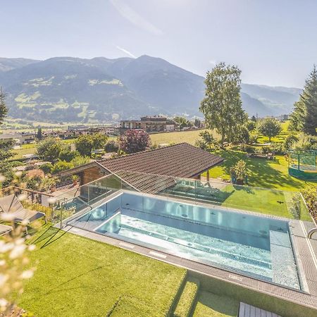 Gardenhotel Crystal Fuegen Exterior photo