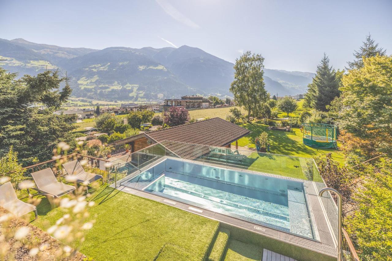 Gardenhotel Crystal Fuegen Exterior photo