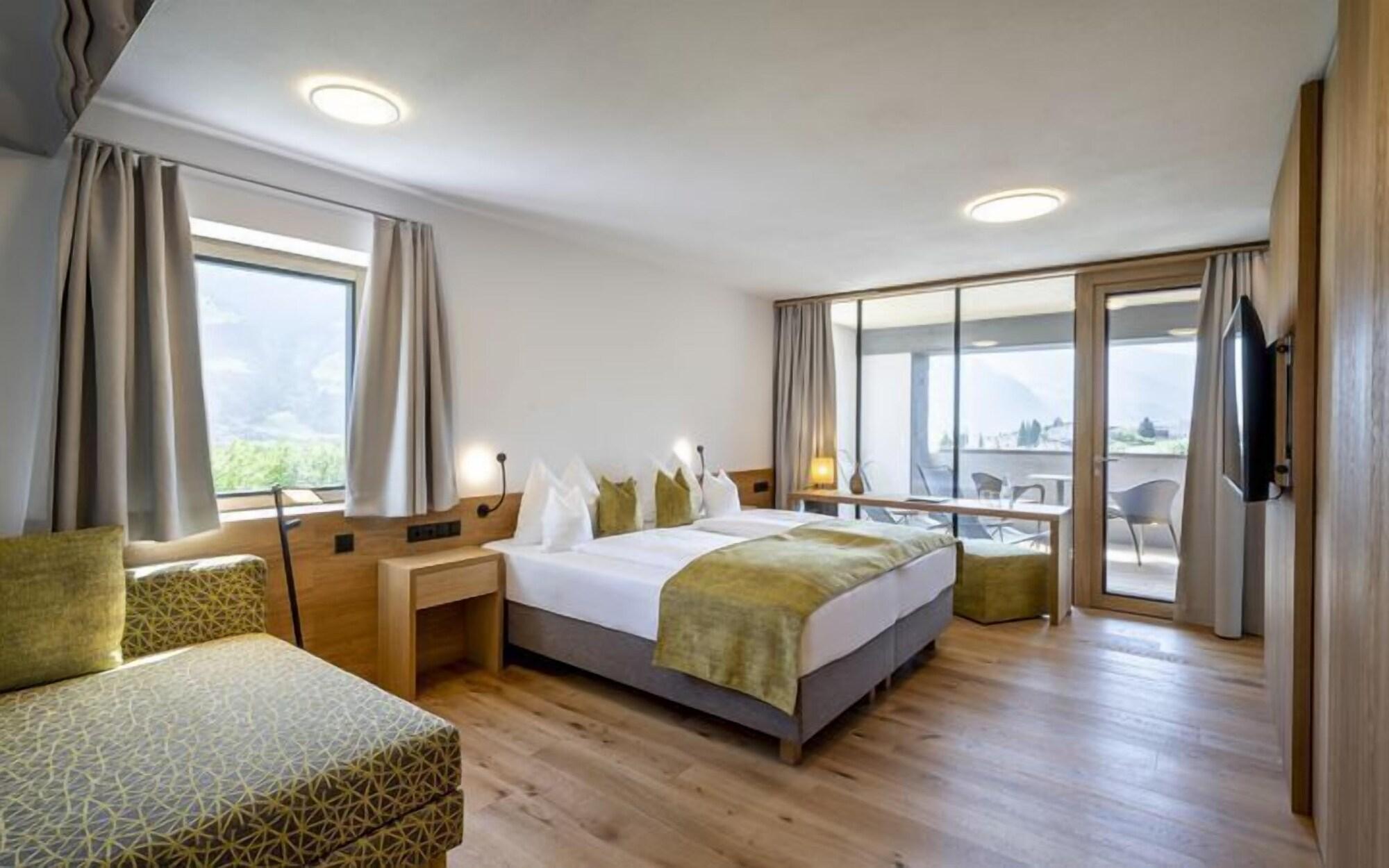 Gardenhotel Crystal Fuegen Exterior photo