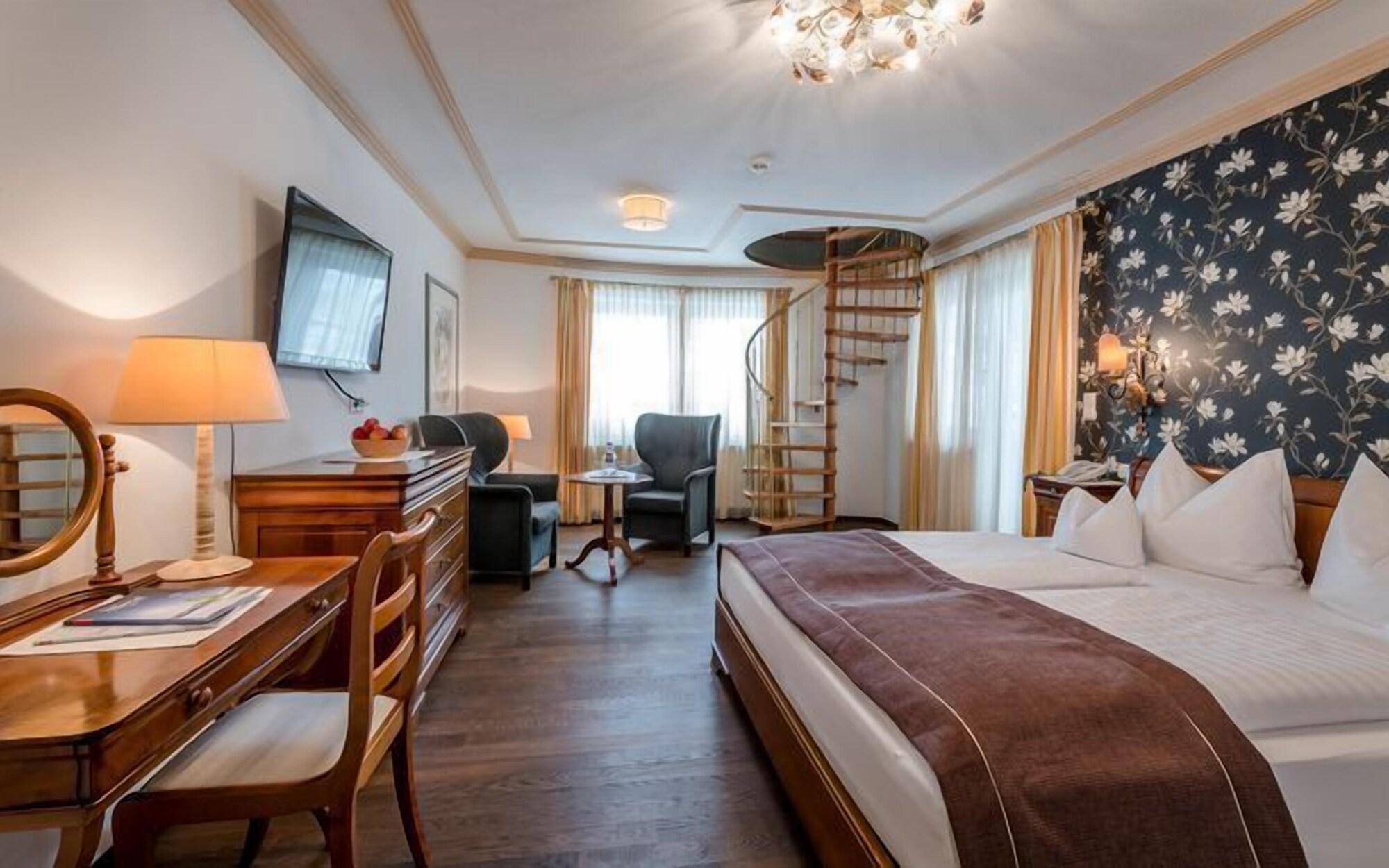 Gardenhotel Crystal Fuegen Exterior photo