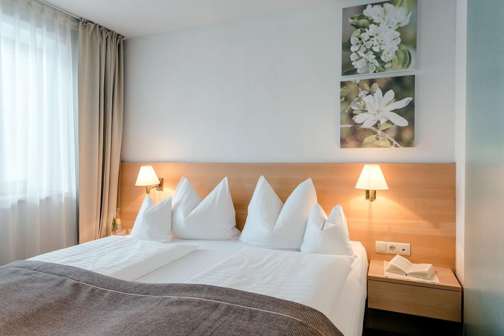Gardenhotel Crystal Fuegen Exterior photo