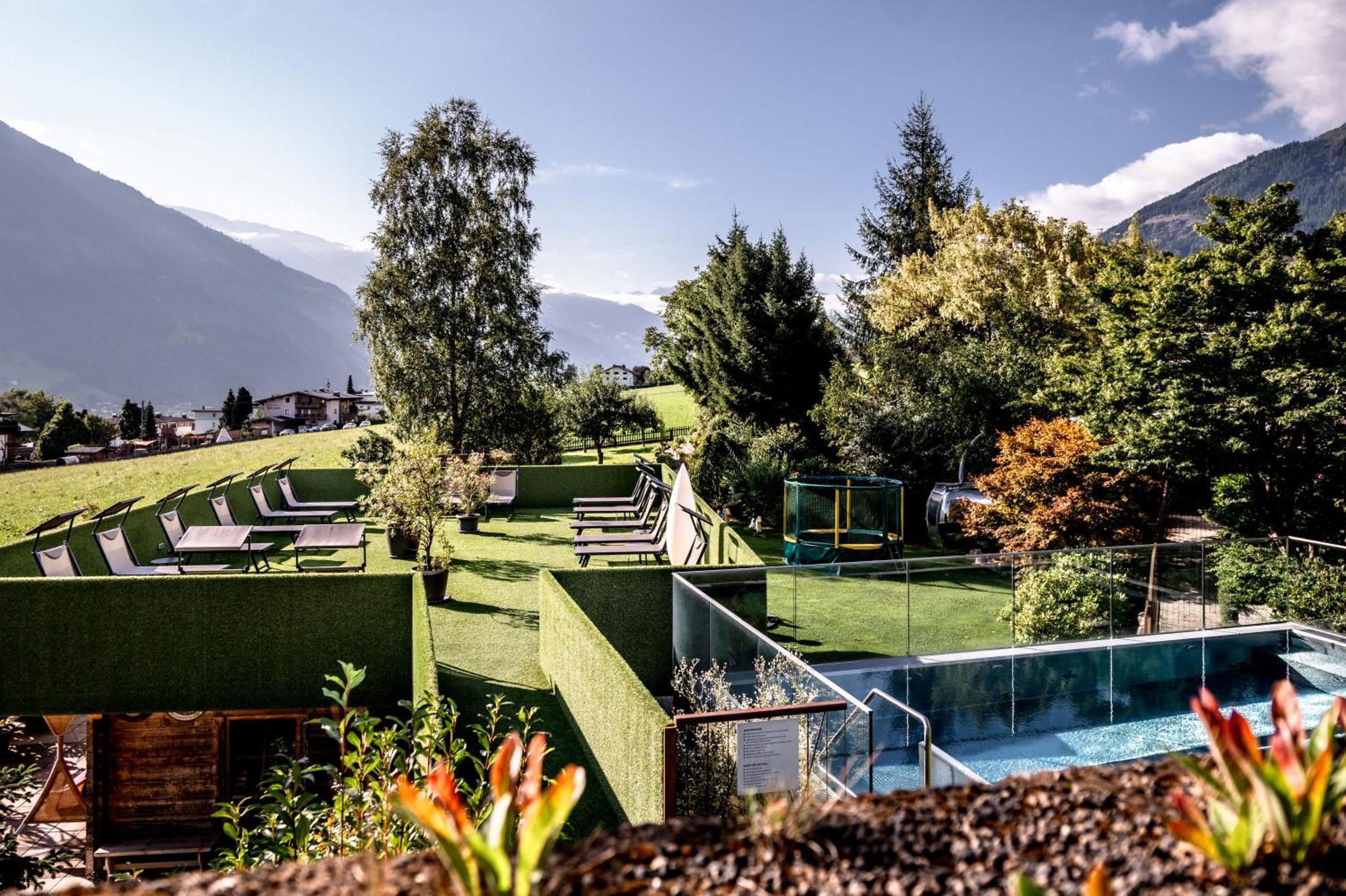 Gardenhotel Crystal Fuegen Exterior photo
